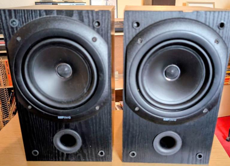KEF Q10 Bookshelf Speakers 