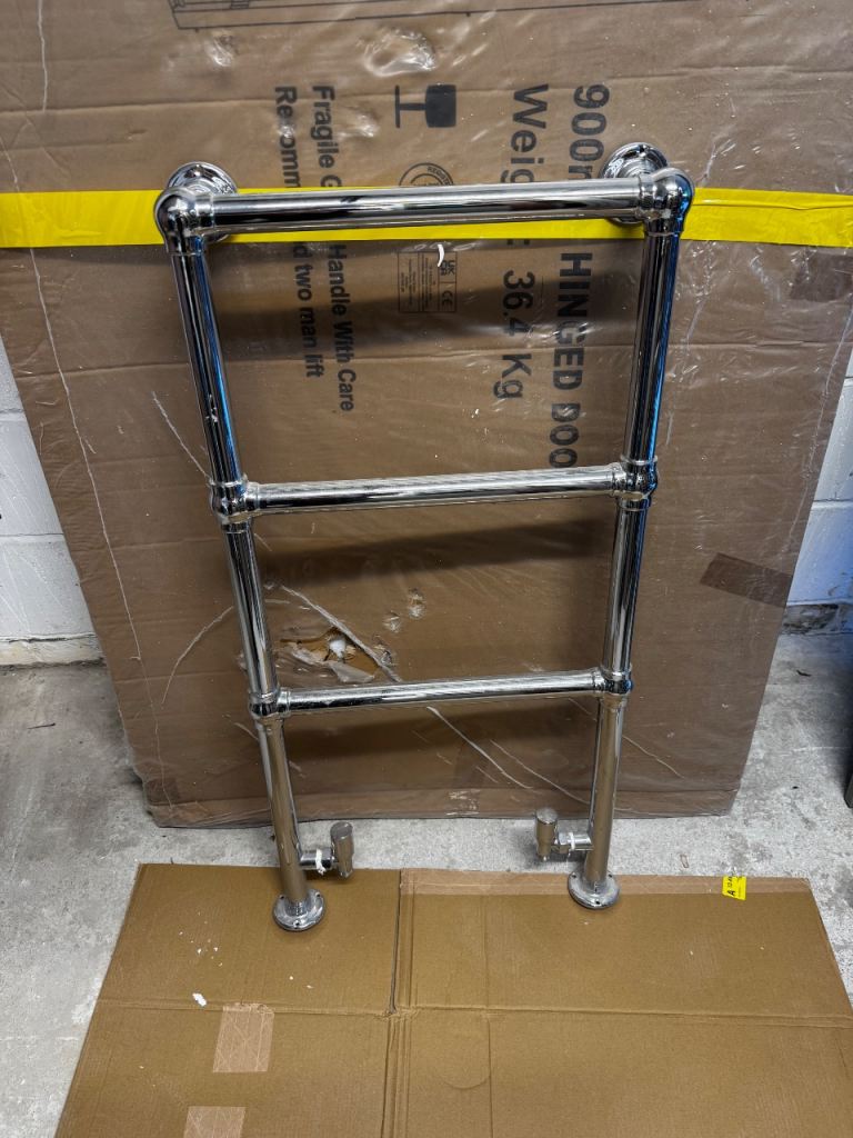Victorian Plumbing Hamilton Traditional Chrome Towel Rail – 949 x 498mm