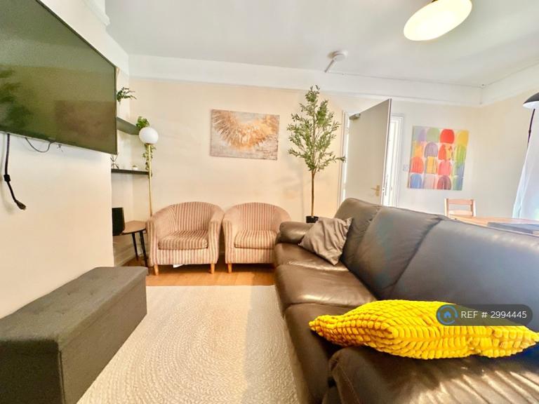 3 bedroom flat in Milton Road, Southampton, SO15 (3 bed) (#2994445)