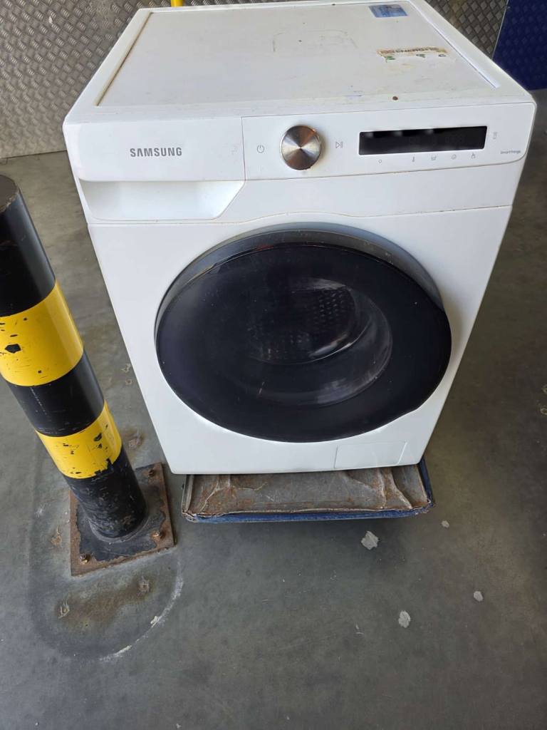 Samsung Washing Machine – White, Good Condition