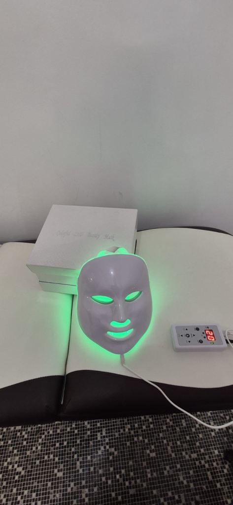 LED Light Therapy Beauty Mask with Remote