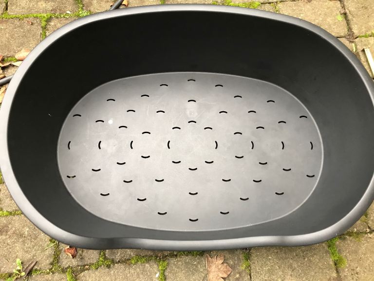 Plastic medium sized dog bed (Black)