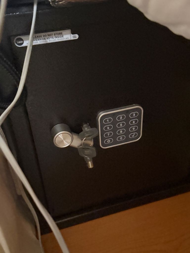 Digital Security Safe with Key – never used