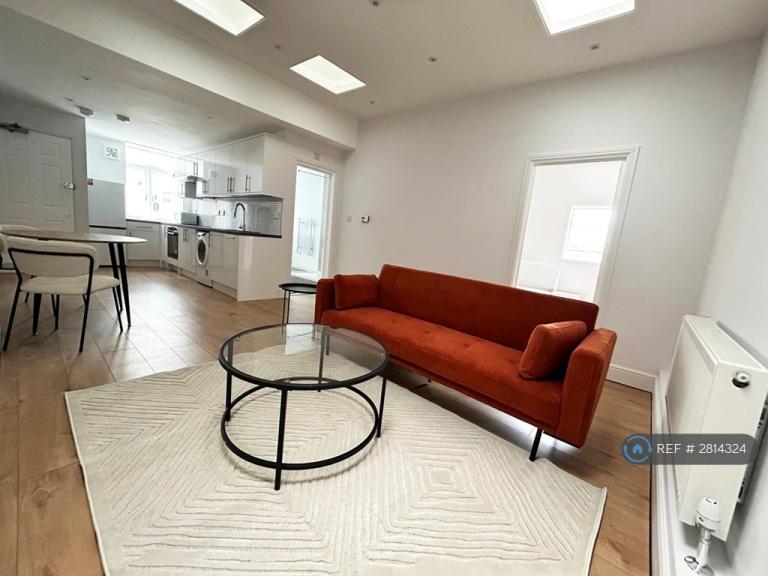 1 bedroom flat in Camden Mews, London, NW1 (1 bed) (#2814324)