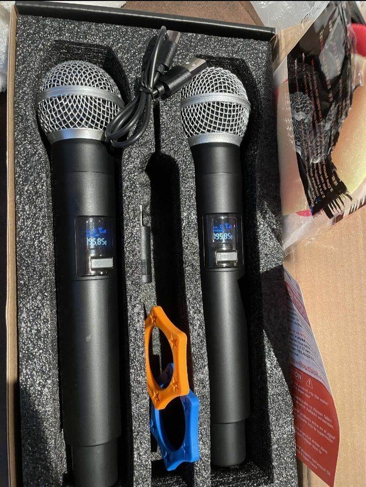 2x Wireless Microphone