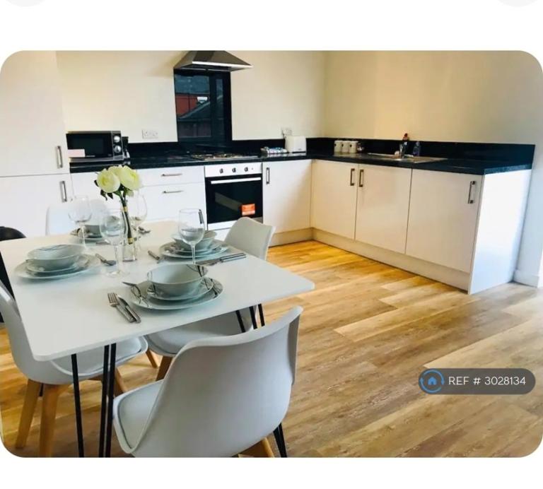 1 bedroom flat in City Road, Chester, CH1 (1 bed) (#3028134)