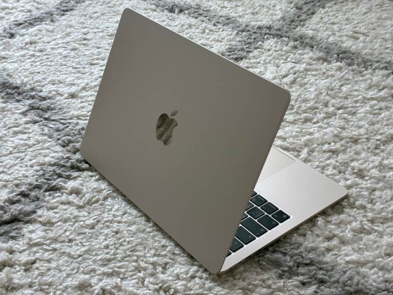 Apple MacBook Air 13 inch M3 2024 8Gb 256Gb SSD Amazing Condition ⭐️⭐️⭐️⭐️⭐️