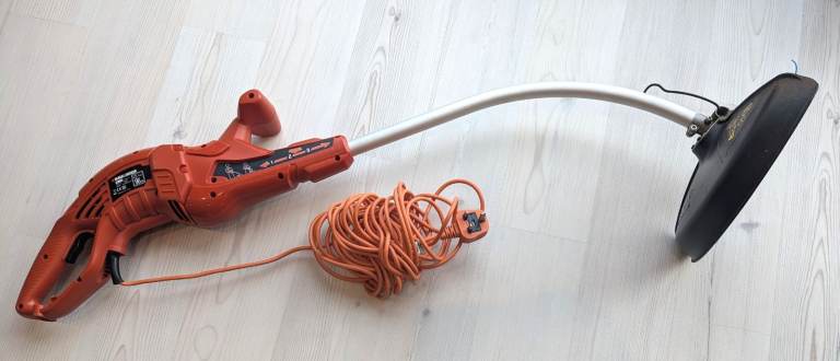 BLACK & DECKER ORANGE STRIMMER GRASS TRIMMER GL716 PAT TESTED **NOT WORKING**