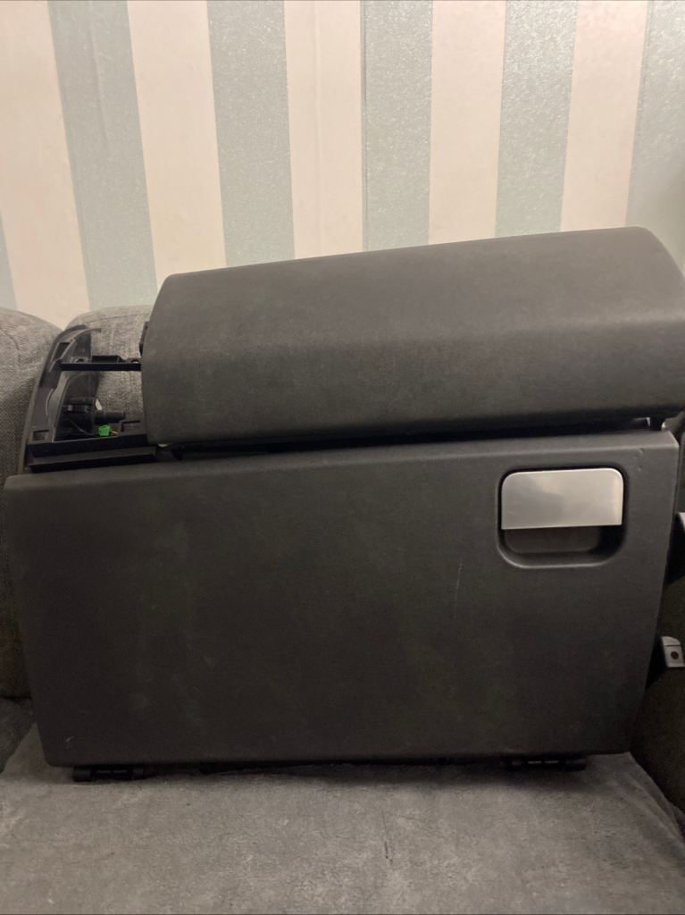 LAND ROVER DISCOVERY 4 HSE GLOVE BOX STORAGE COMPARTMENT 2010 - 2016