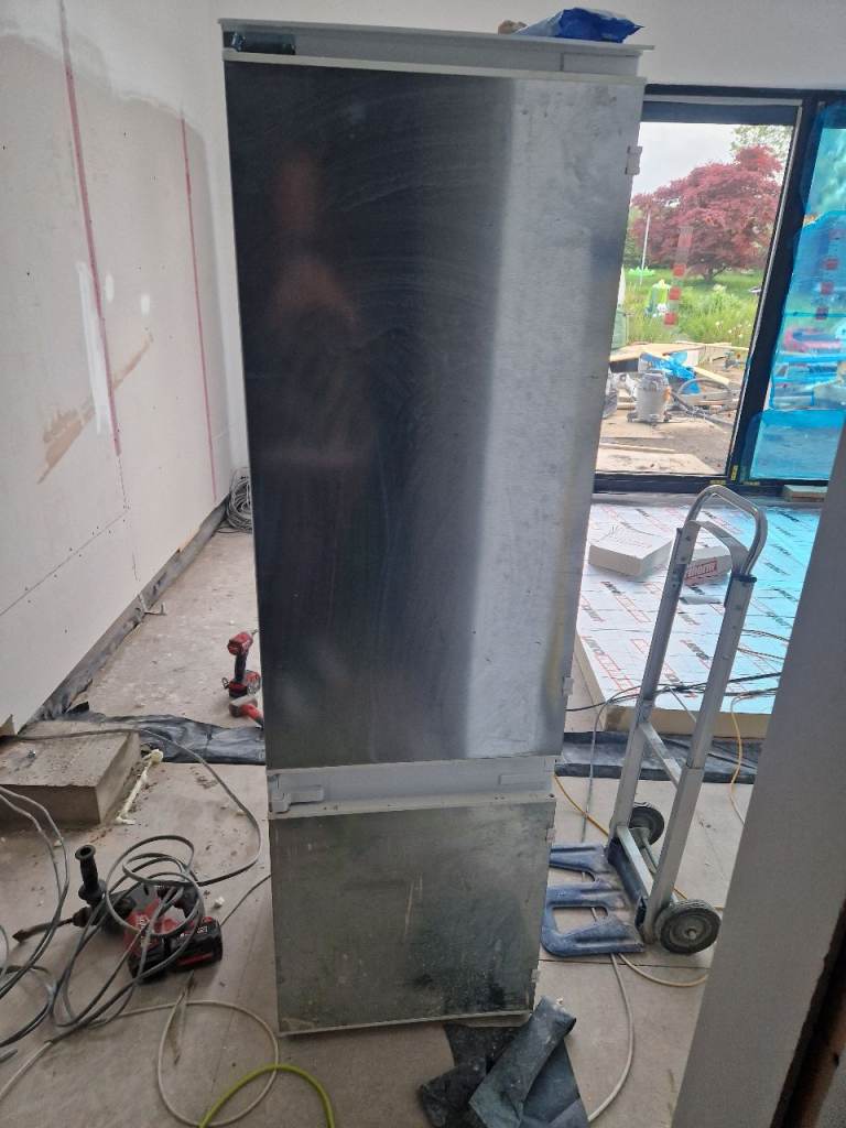 Siemens iQ100 integrated 70/30 fridge freezer