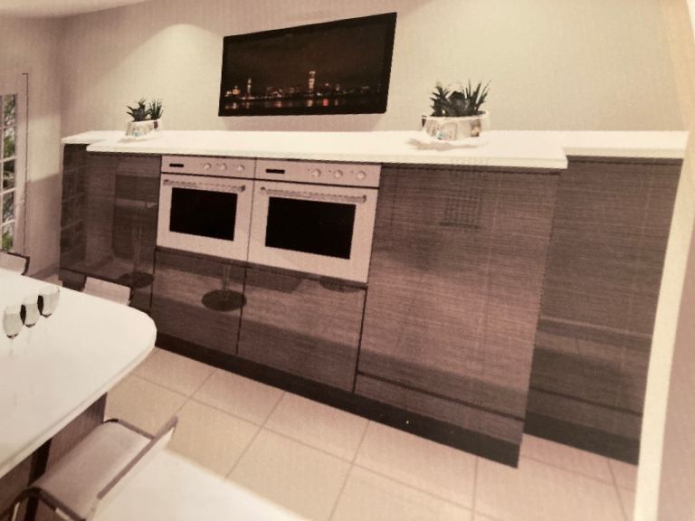 Fitted kitchen unit with 4 integrated appliances