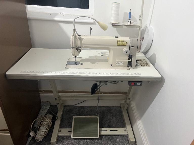 Industrial Juki Sewing Machine with Clutch Motor
