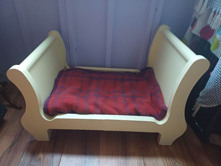 Dog bed in french style