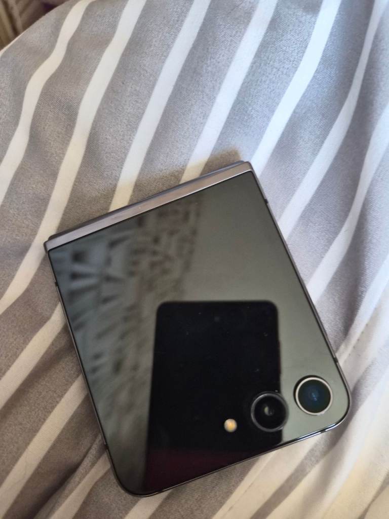 Samsung galaxy flip 5