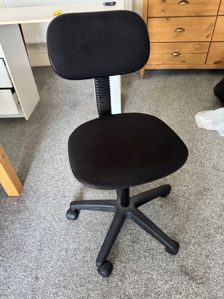 Black Rotating Computer Chair