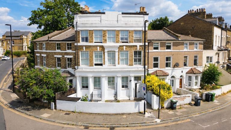2 bedroom flat in 63 Courthill Road, London, SE13 Book Online - The Rent Guru {927}