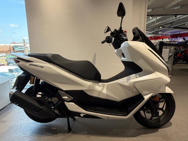 2025 HONDA PCX 125, '25 Plate with only 851 miles