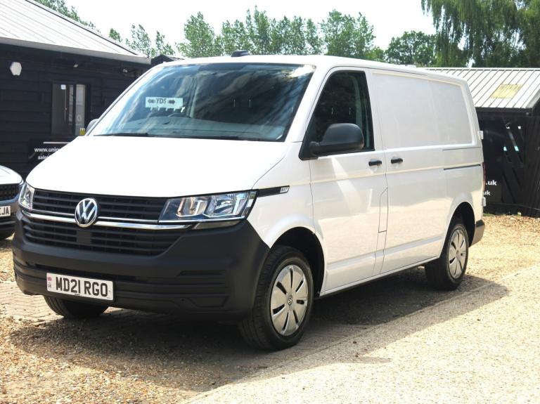 VOLKSWAGEN TRANSPORTER T6.1 110HP SWB AIRCON T30 STARTLINE White Manual Diesel