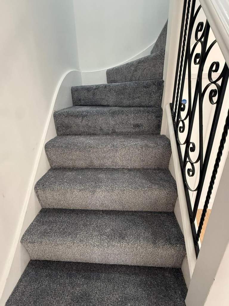 270 7 bed Whitchurch land Stanmore edgeware Ha86qx