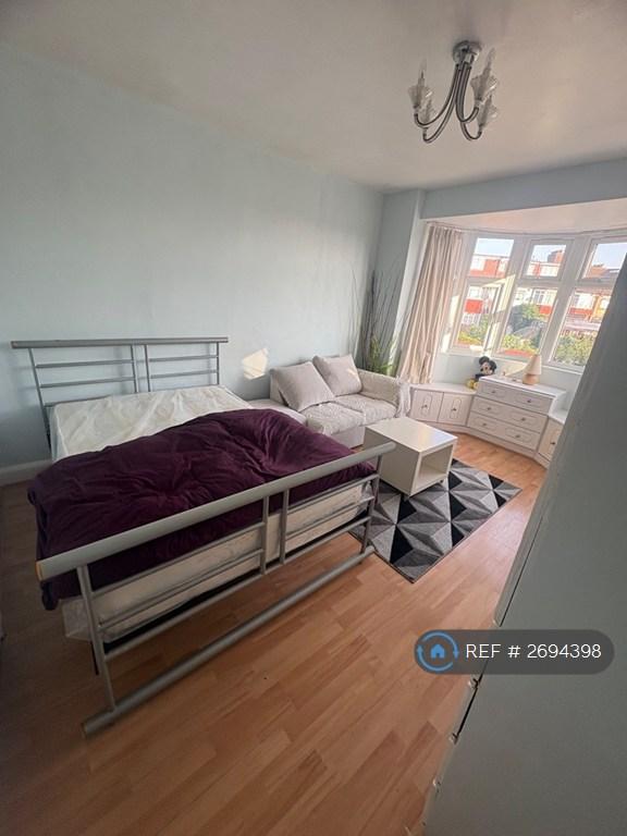 1 bedroom in Palmers Green, Palmers Green, N13 (#2694398)
