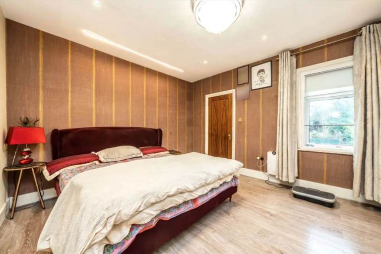 3 beds 2 baths House in TW3 Hounslow East .