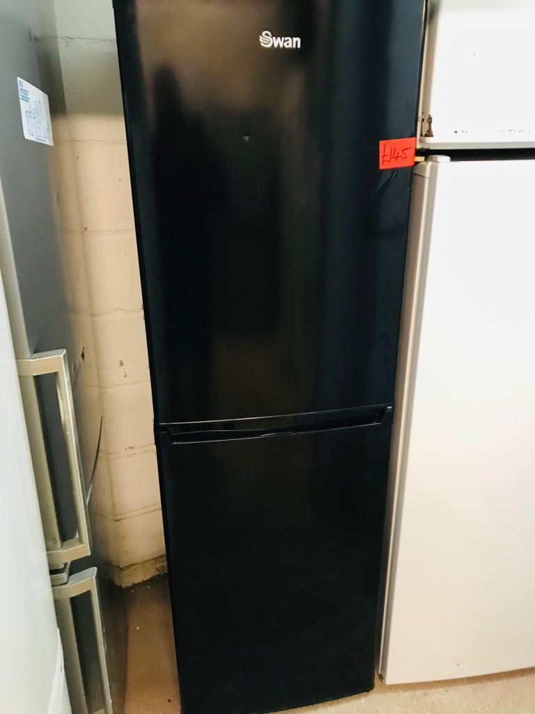 🚚 swan fridge freezer can deliver £145