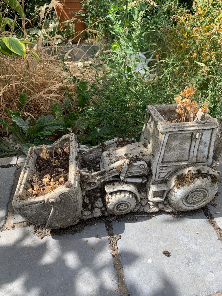 Stone Digger Planter for Garden – Fair Condition