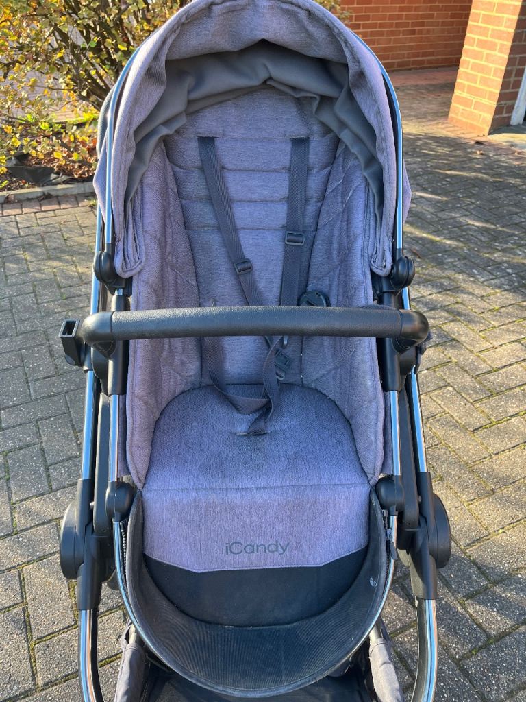 I Candy Peach travel system (pram/pushchair, rain cover, cup holder, car seat adaptors)