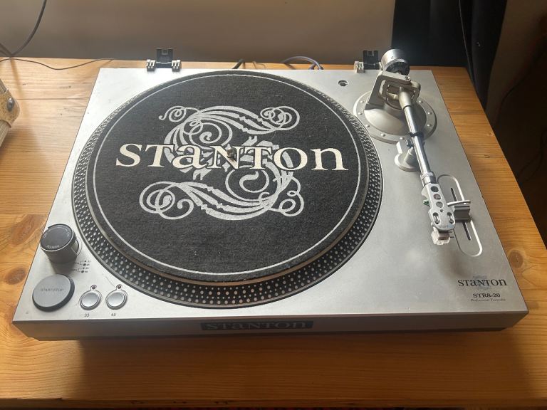 Stanton STR8-20 turntable