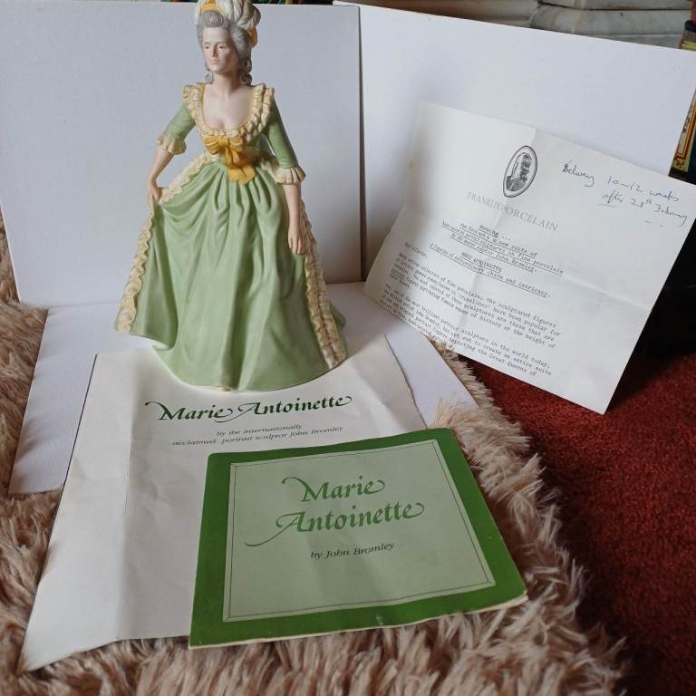 Porcelain Figurine Marie Antoinette John Bromley 1982