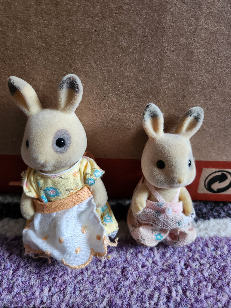 Vintage Sylvanian Families The Corntop family (spotted rabbit)