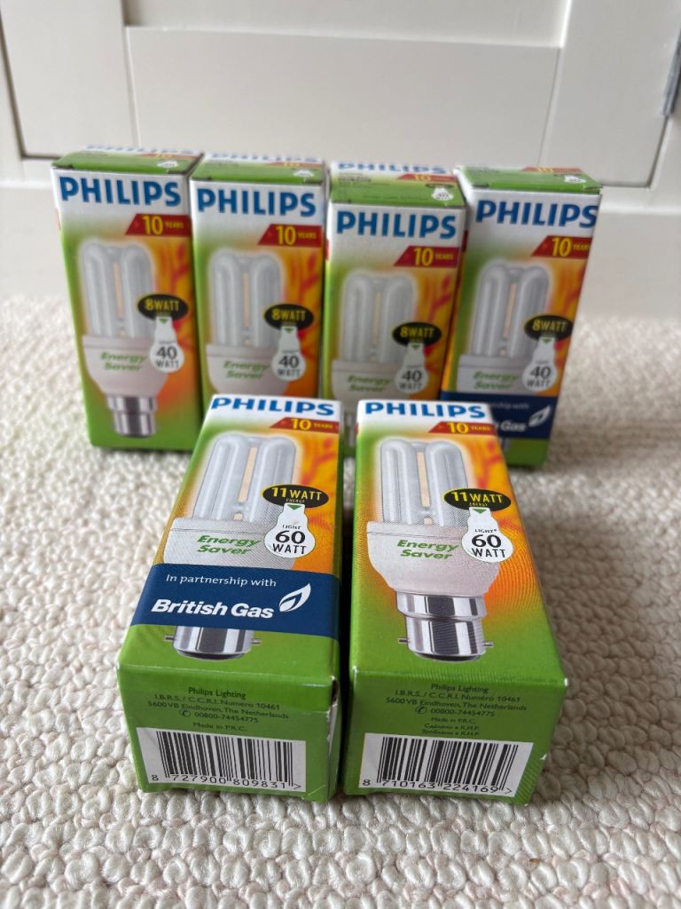 A Selection of 6 Philips Energy Saver Bayonette Light Bulbs 8 and 11 Watts