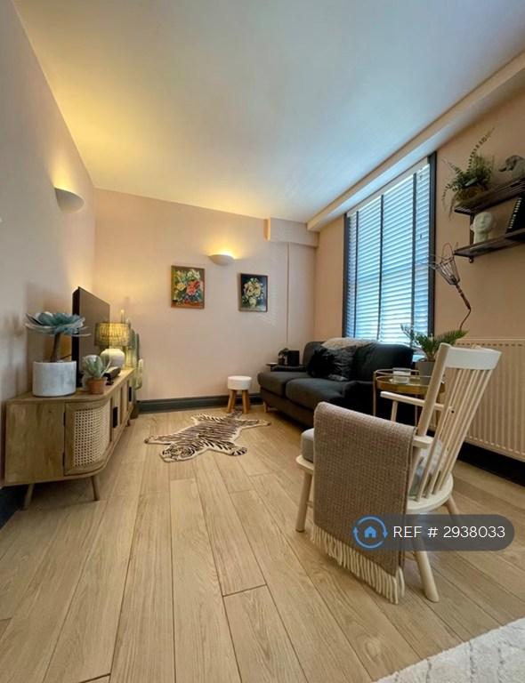 1 bedroom flat in Banyard Road, London, SE16 (1 bed) (#2938033)