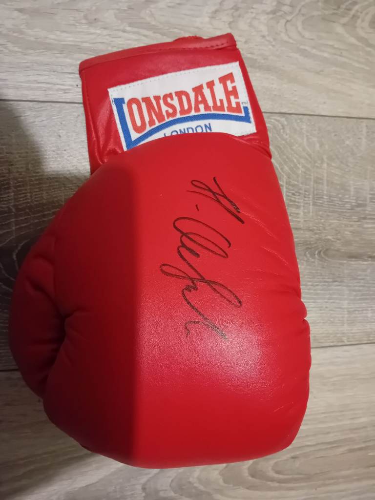 James degale signed glove boxing memorabilia 