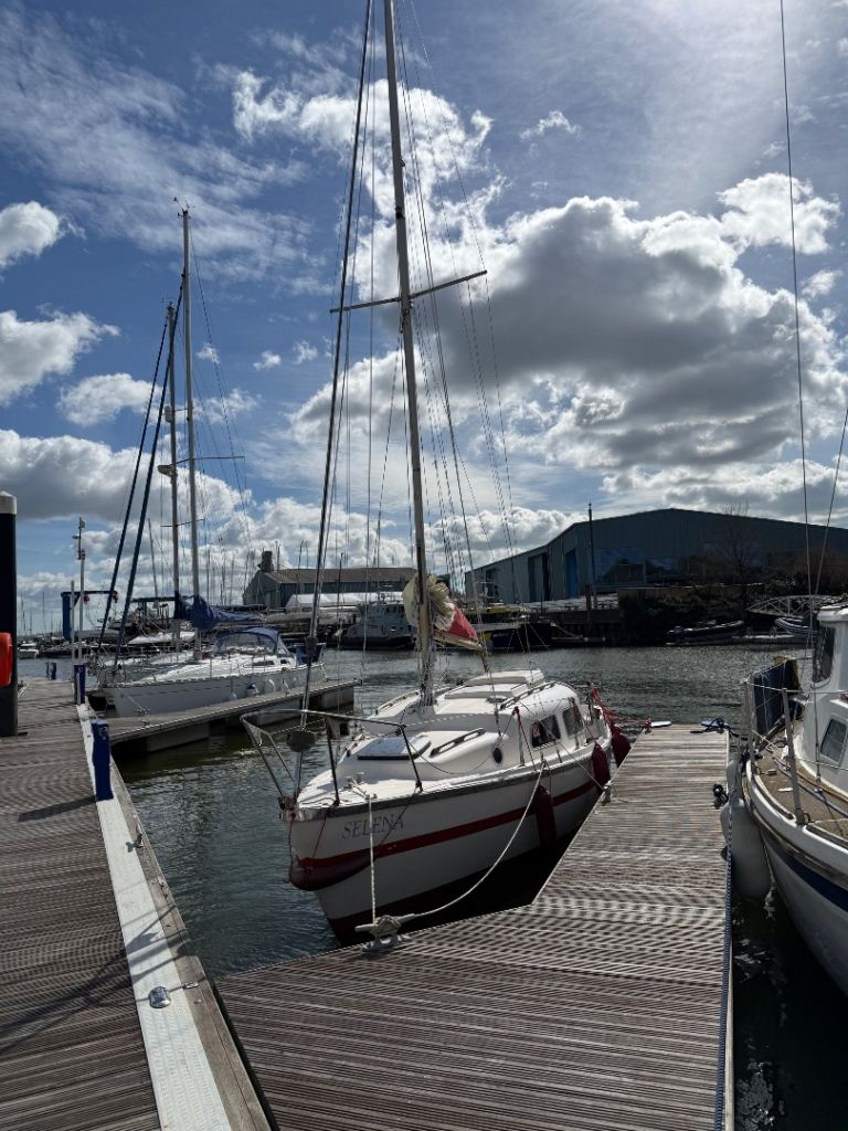 Leisure 22 sailboat
