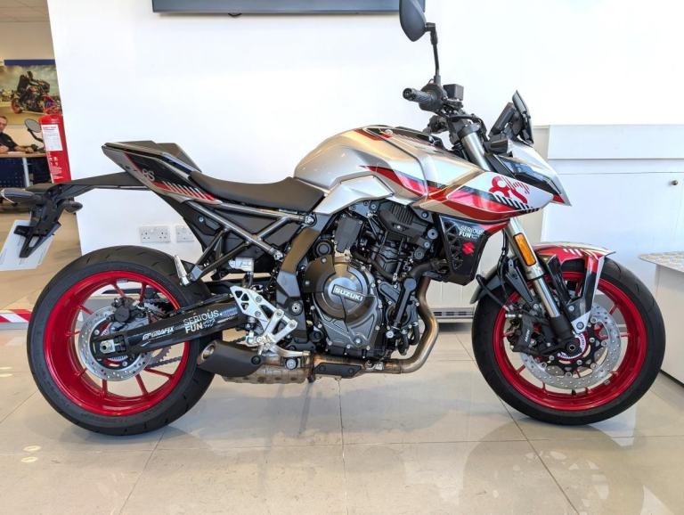 SUZUKI GSX-8S - PRE -REG - 0 MILES - DECAL KIT READY TO GO ! 