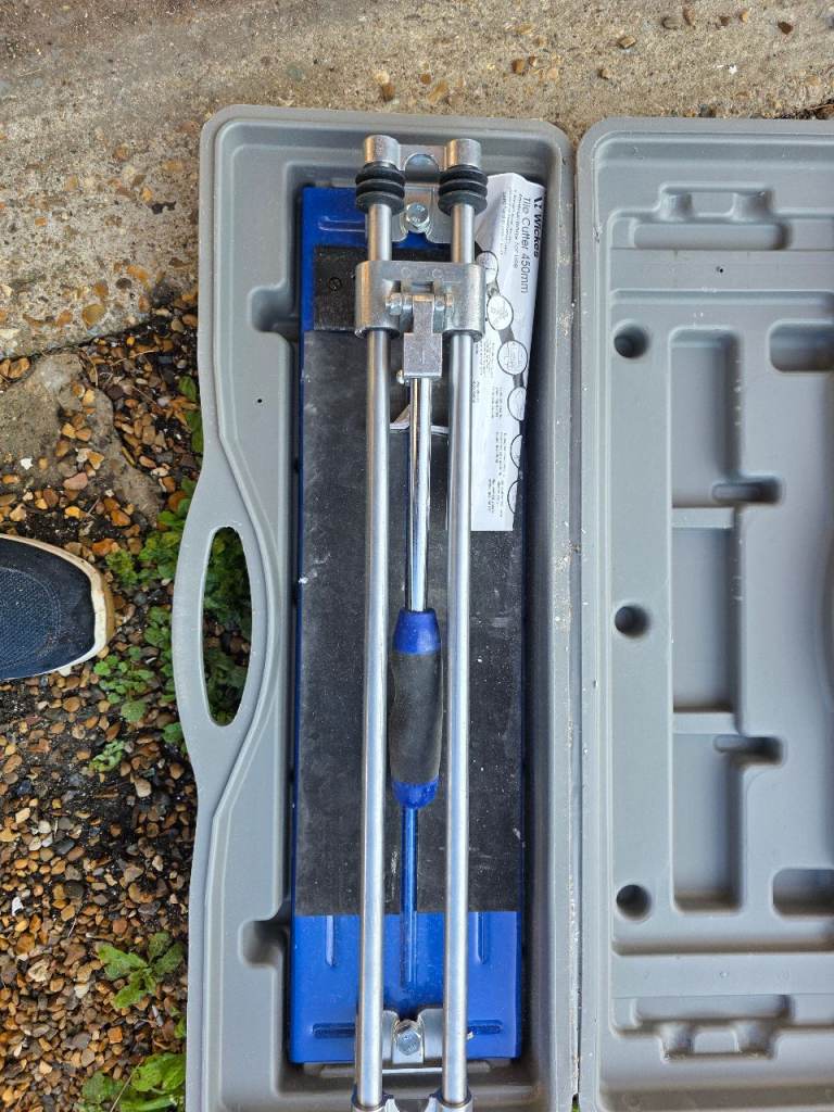 Tile Cutter in Carry Case – Good Condition