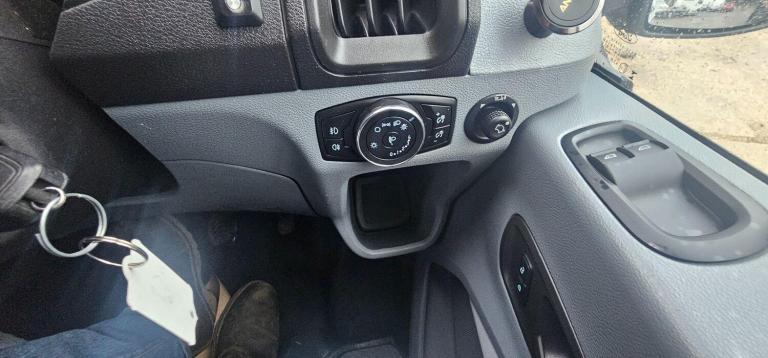  Ford Transit 2.2 TDCi 350 Trend RWD L3 H3 Euro 5 5dr Diesel Manual