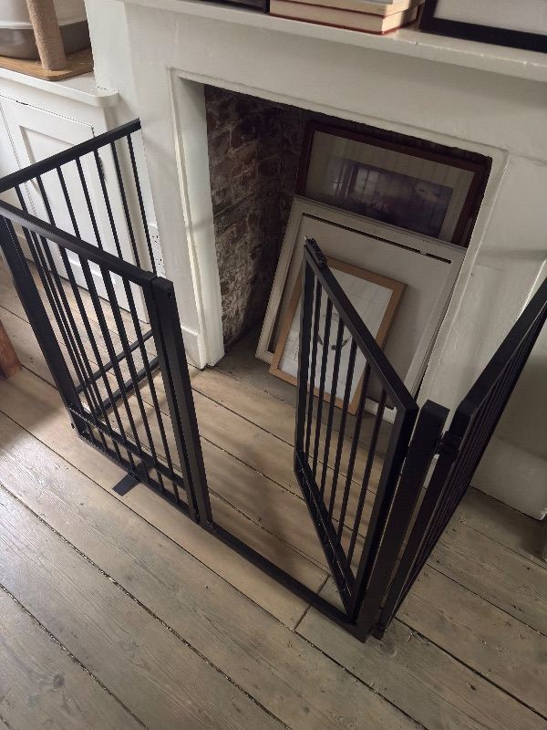 Metal Pet barrier with gate opening and foldable panel design
