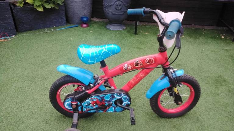 12 inch Spiderman bike with stabilisers 