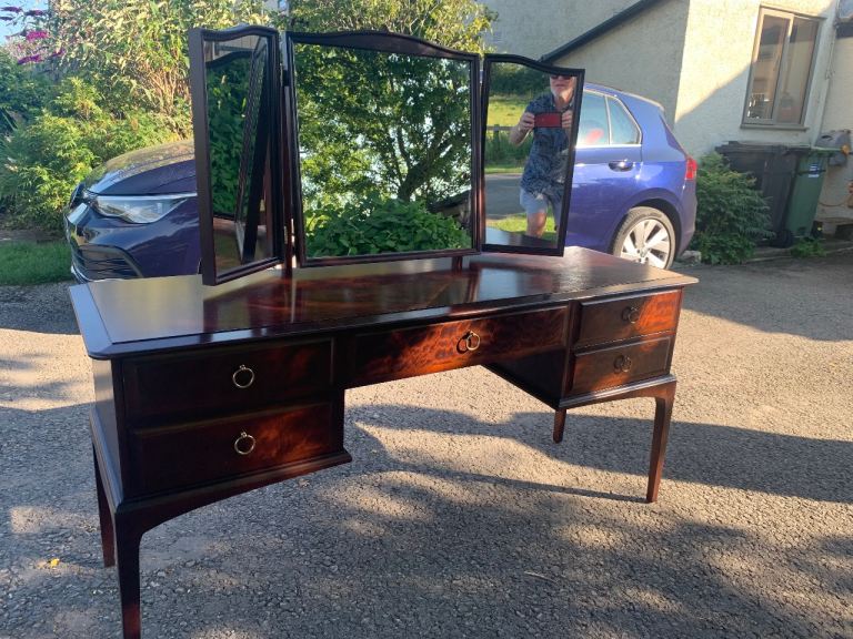 Stag Minstrel Dark Wood Dressing Table with Triple Mirror