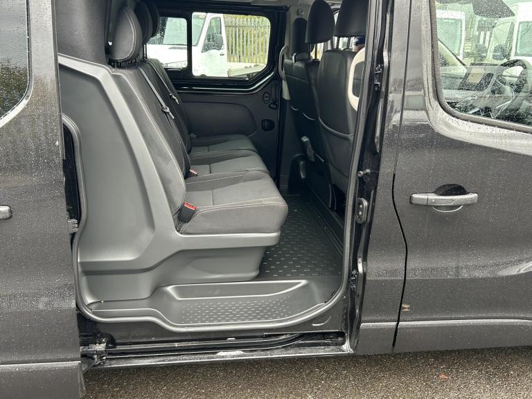 RENAULT TRAFIC 2.0 LL30 Blue dCi 170 Auto EDC Extra Sport Crew Cab Van 6 Seater