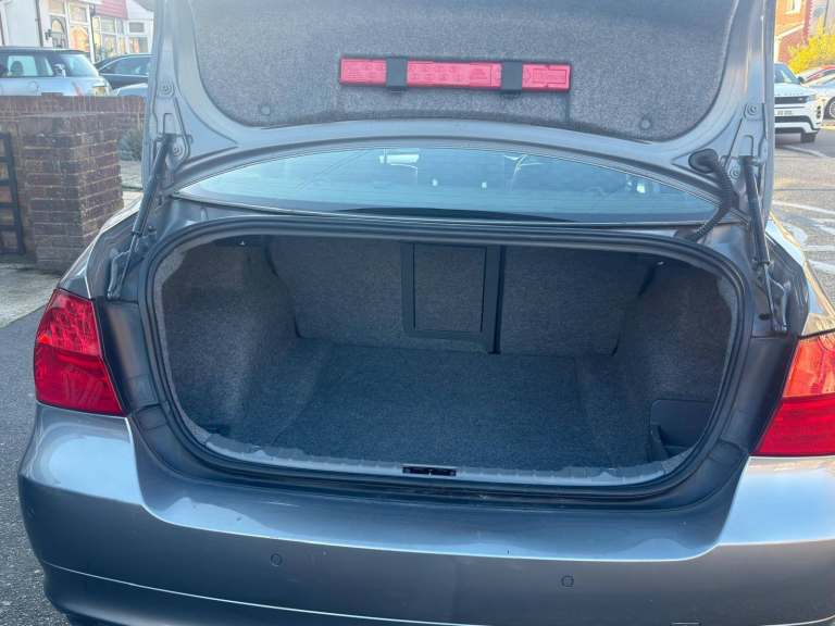 BMW, 3 SERIES, Saloon, 2011, Manual, 1995 (cc), 4 doors