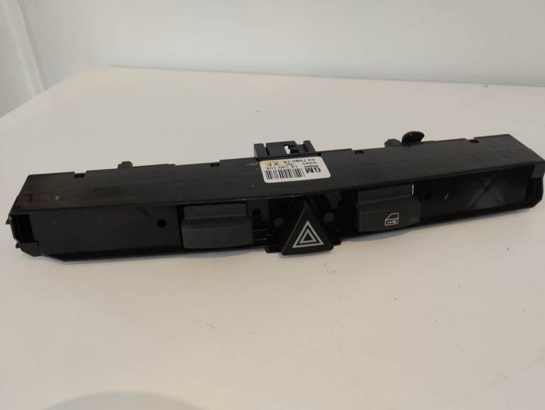 Vauxhall Hazard Central Locking Switch ASTRA H MK5 Centre Dash Panel 13100105