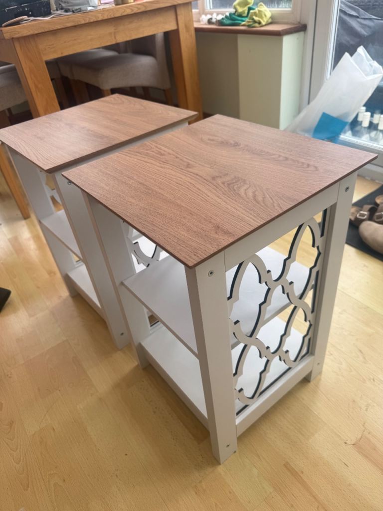 Lovely Pair of Modern Bedside Tables – Light Wood-Effect Top
