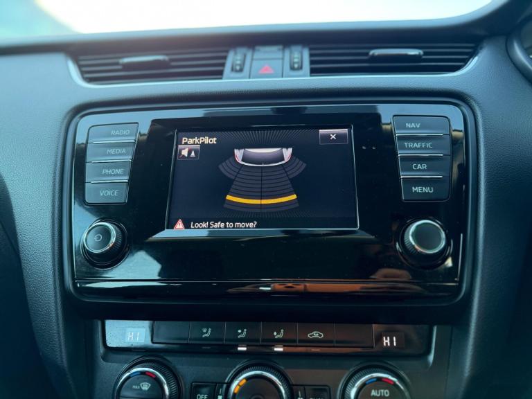 2013 Skoda Octavia 1.4 TSI Elegance Estate 5dr Petrol DSG Euro 5 (s/s) (140 ps) ESTATE Petrol Aut...