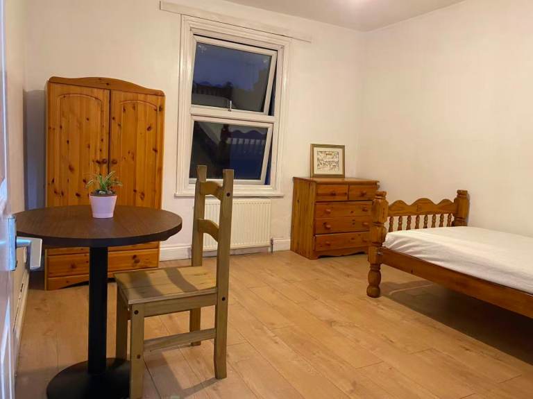Large double room in Croydonto rent