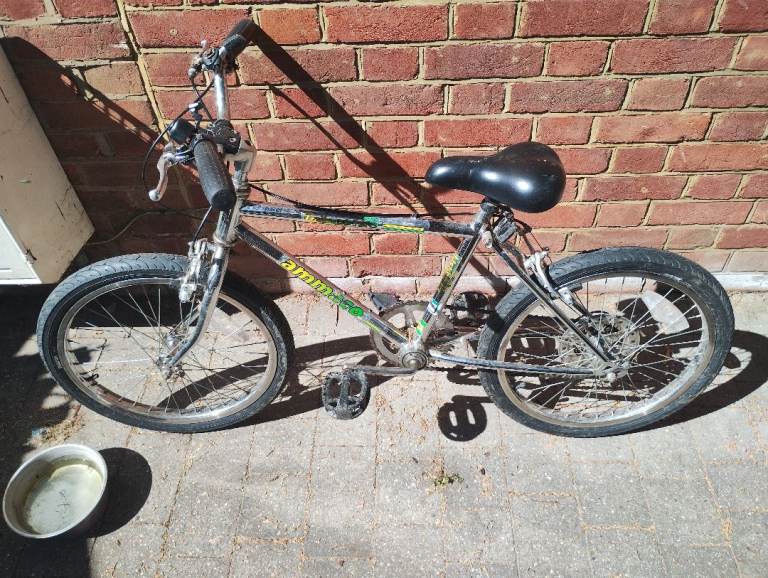 Boys classic Ammaco bike (age about 7-10)