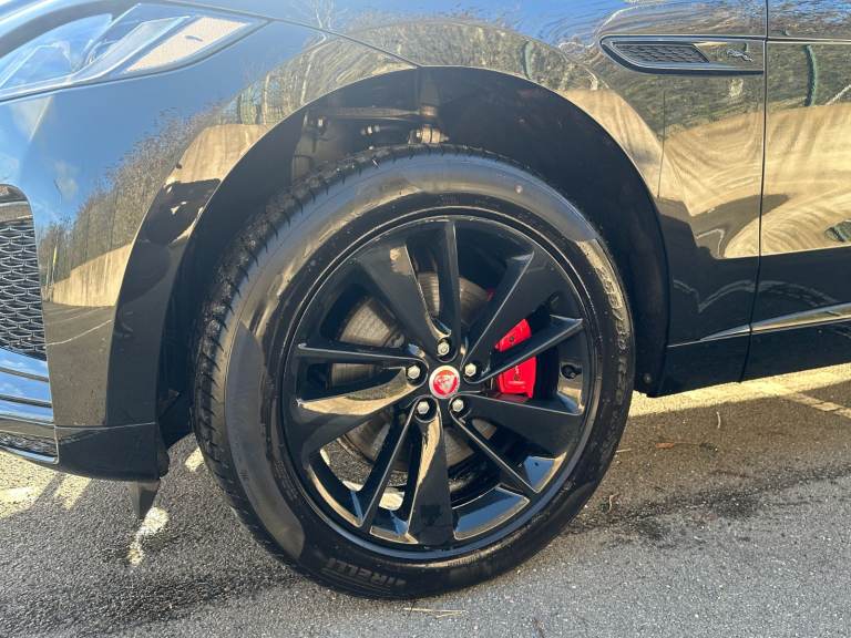 2023 Jaguar F-PACE 2.0L Diesel Santorini Black R Dynamic Black Edition