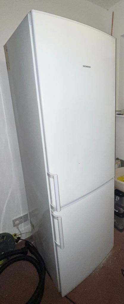 SIEMENS Fridge/Freezer (KG36VX27GB)
